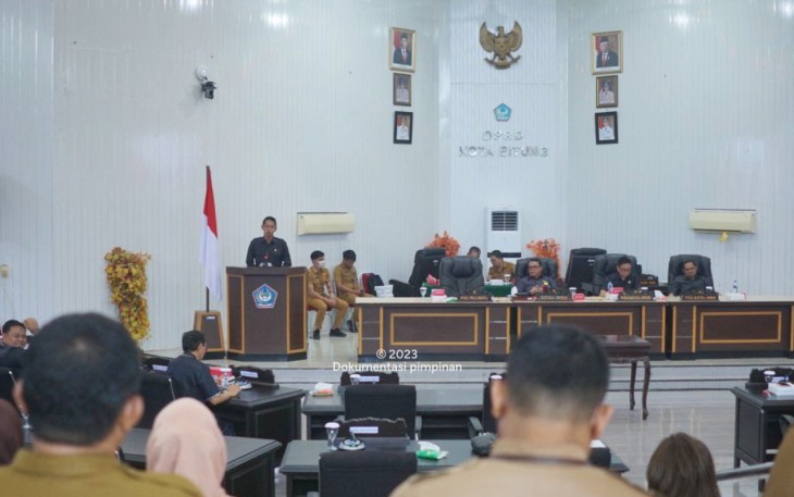 Wakil Walikota Bitung Hengky Honandar saat mengikuti Rapat Paripurna DPRD kota Bitung
