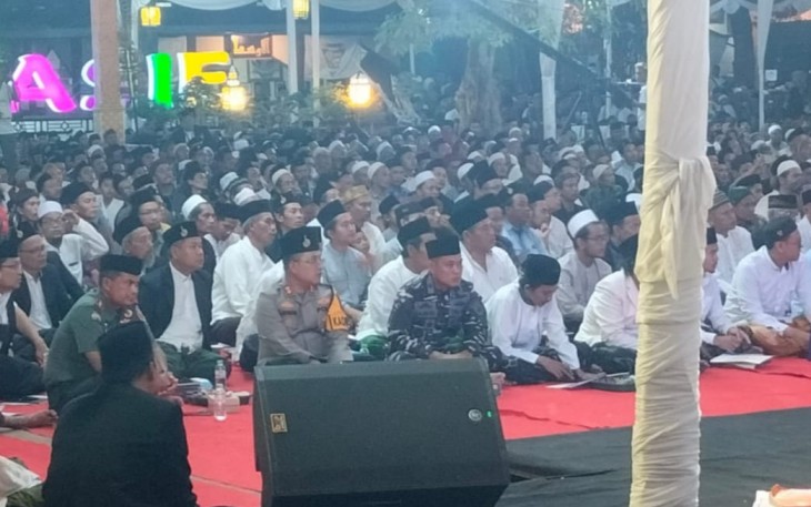 Dandim 0801/Pacitan Letkol Inf Roliyanto S.I.P., M.I.P., bersama jajaran Forkopimda menghadiri Launching Kitab Miftahul Mannan