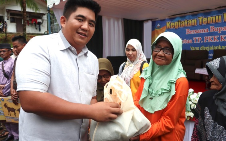 Bupati Roby Kurniawan 