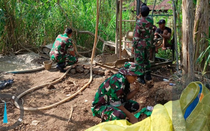 Pembuatan Sumur Bor Program TNI Manunggal Air Kodim 0801/Pacitan