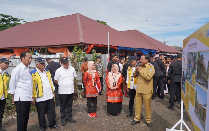 Gubernur Rohidin Dampingi Presiden Jokowi Tinjau Revitalisasi Pasar Purwodadi