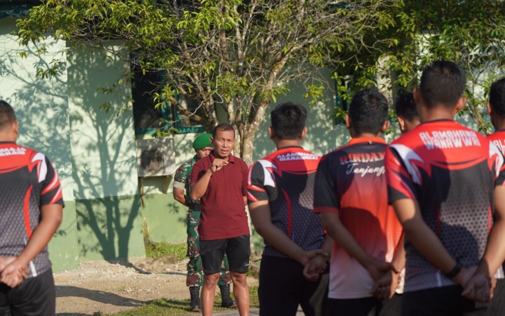 Dandenma Korem 121/ABW Sampaikan Pengarahan pada Apel Pagi 
