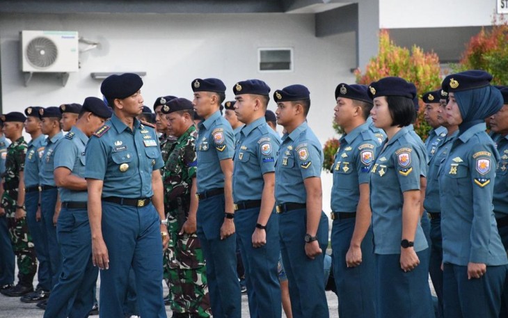Danlanal Ranai Pimpin Apel Pagi dan Sekaligus Dilanjutkan Memberi Arahan kepada Prajurit