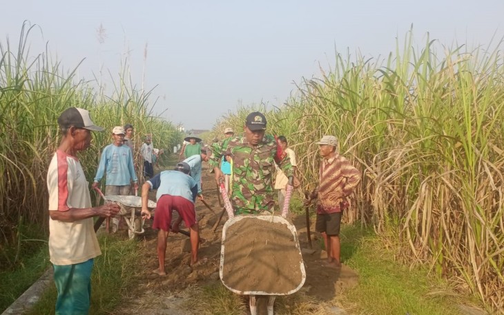Serda Sugiarto Kerja Bakti Padatkan Jalan Desa