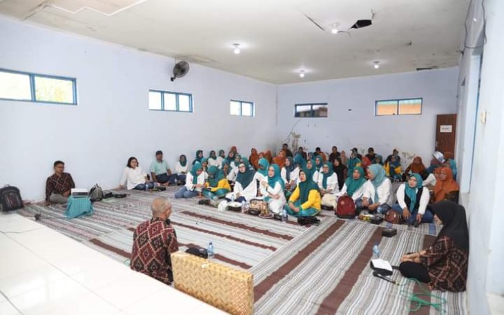 Ketua tim penggerak PKK Kabupaten Trenggalek, Novita Hardini, bersama rombongan, saat study tiru di Desa Taji, Kecamatan Karas, Kabupaten Magetan, Sabtu (4/11/2023)