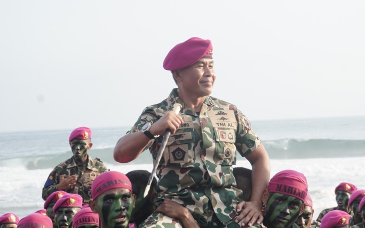 Dankodiklatal Letnan Jenderal TNI (Mar) Suhartono, turut hadir dalam Upacara Pembaretan 539 prajurit petarung muda di Pantai Baruna Dusun Sumber pucung, Desa Tulungrejo, Kec. Donomulyo, Kab. Malang, Malang, Jawa Timur, Rabu (13/9/2023).