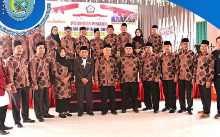Foto bersama usai pelantikan