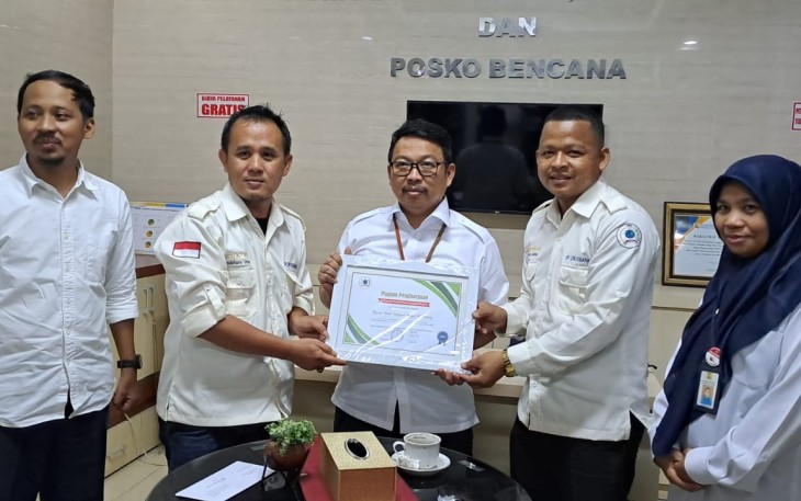 Kepala BWSS V Padang saat Terima Penghargaan P2NAPAS
