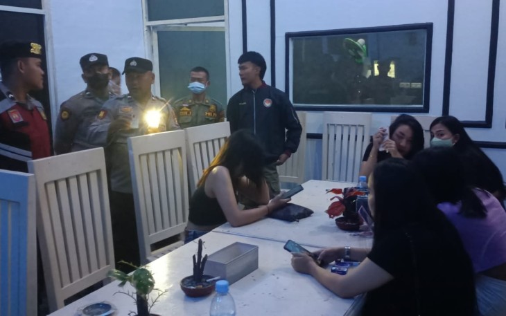 Tim gabungan saat razia 