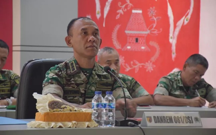Danrem 081/DSJ dan Staf Terima Arahan dari Pangdam Mayjen TNI Farid Makruf