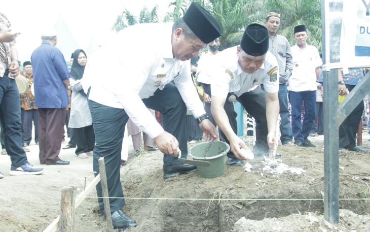 Letakkan Batu Pertama Pembangunan Pondok Pesantren