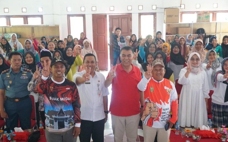 Bupati Natuna Berikan Bantuan Kader Kesehatan Kelurahan dan Pelatihan KPM di Midai