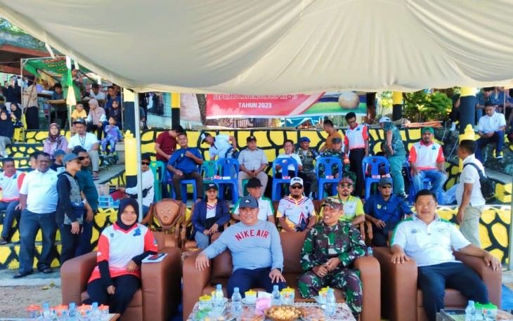 Sekretaris daerah kabupaten Bintan Ronny saat menghadiri tinamen bola