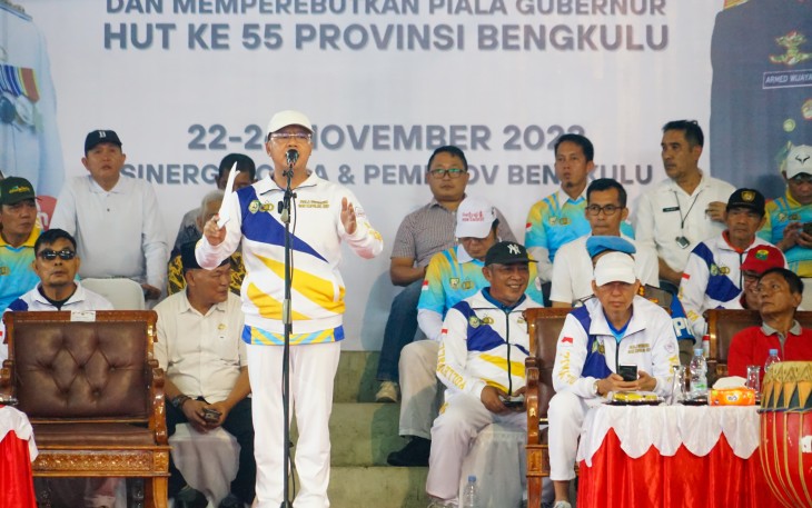 Gubernur Rohidin Buka Turnamen Bola Voli Kapolda Cup