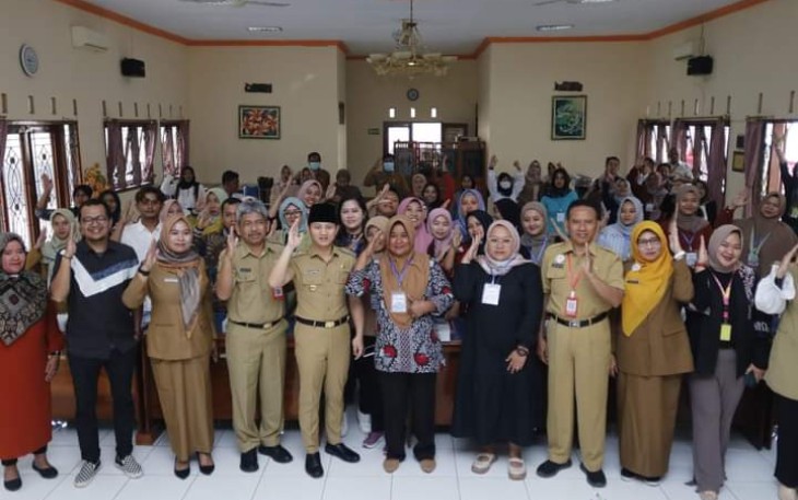 Bupati Trenggalek, Mochamad Nur Arifin, saat membuka pelatihan wirausaha baru Female Preneur Perempuan Hebat di sektor perikanan, Senin (7/8/2023) di Balai Benih Ikan Trenggalek.