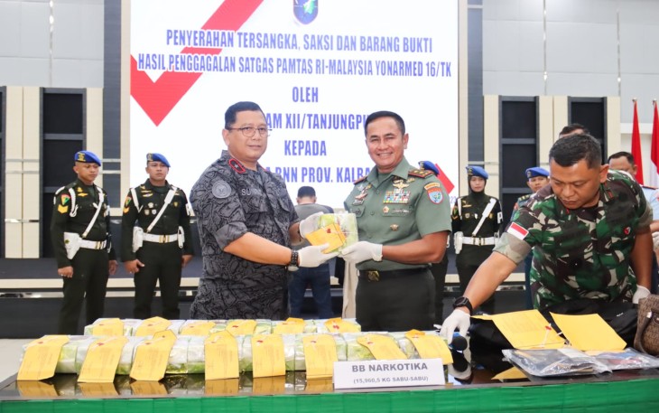 Penyerahan barang bukti dan tersangka di Makodam XII/Tpr, Senin (30/10/2023) kemarin. 