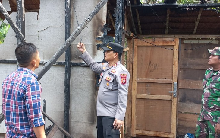 Kapolsek Pantee Bidari saat Datangi TKP Lokasi Kebakaran Rumah Warga
