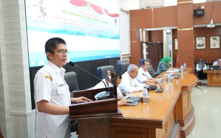 Asisten Administrasi Umum Andri Yulika membuka Forum OPD dengan Diskominfo se Sumbar di Hall Balai Kota Bukittinggi.