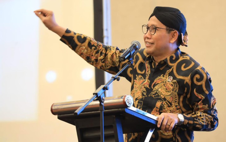 Abdul Halim Iskandar saat membuka Bimbingan Teknis (Bimtek) Duta Desa Digital di Redtop Hotel Convention Center, Jakarta Pusat, pada Kamis (16/11/2023).