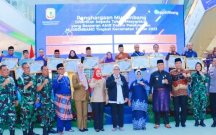 Wali Kota Tanjungpinang Hj Rahma SIP MM saat foto bersama usai Murenbang.