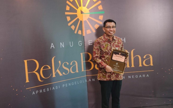  Kepala Biro Keuangan dan BMN Setjen Kemendes PDTT, Bahartani Lamakampali, dalam acara puncak di Gedung Dhanapala Kemenkeu pada Rabu (22/11/2023) malam. 