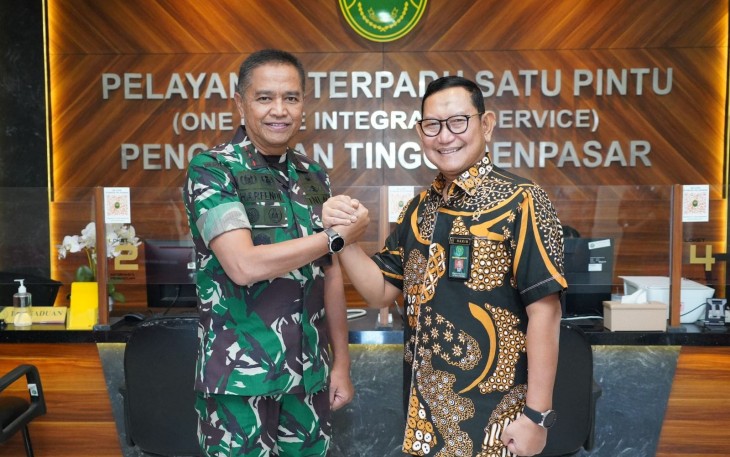 Pangdam saat Silaturahmi dengan Ketua Pengadilan Tinggi Denpasar
