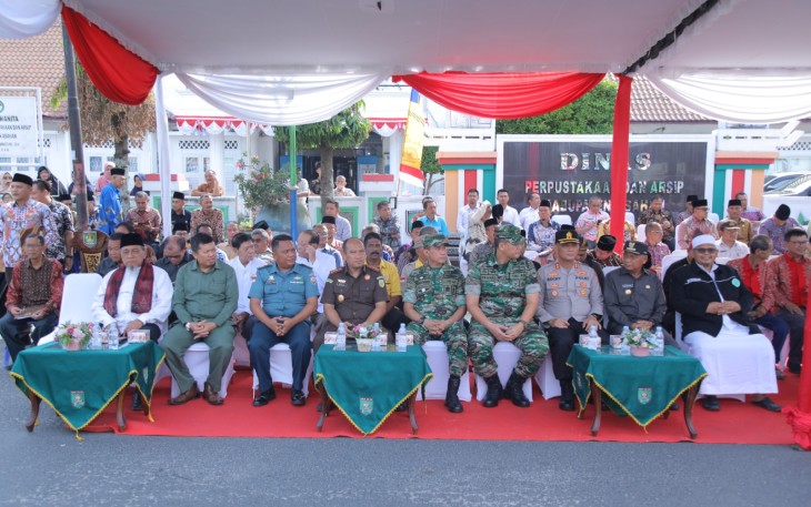 Bupati dan Forkopimda Asahan Bagi Bendera Merah Putih
