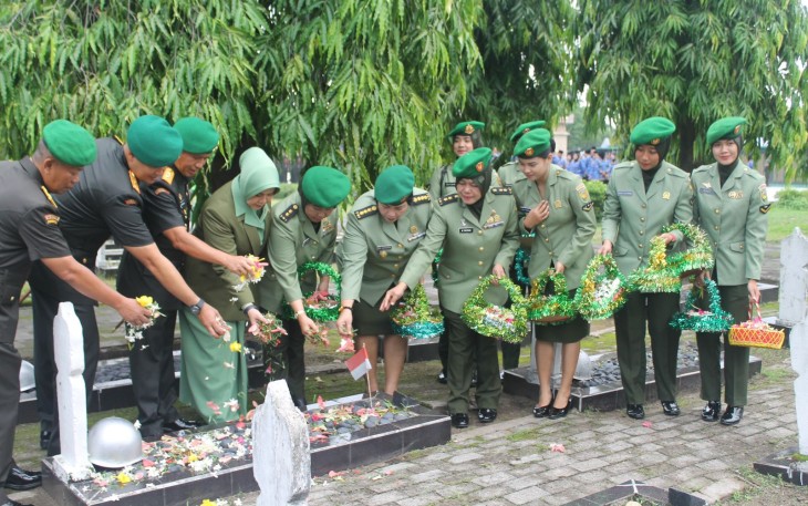pacara Ziarah Nasional digelar dengan hikmat di TMP Ksatria Ksetra Siguntang, Jl. Jend. Sudirman, Kel. Pahlawan, Kec. Kemuning, Kota Palembang. Acara ini diselenggarakan sebagai bentuk penghormatan dan peringatan terhadap Hari Juang Kartika TNI-AD ke 78, H.U.T KODAM II/Swj, dan H.U.T KOWAD ke-62 tahun 2023, pada Kamis tanggal 14 November 2023, pukul 07.00 WIB