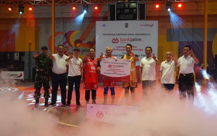 Bank Jatim Serahkan CSR Lapangan Basket ke Pemkab Tuban 