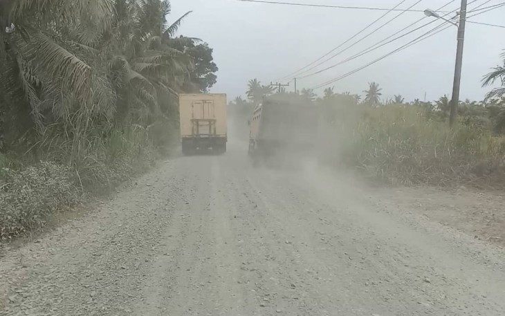 Pembangunan Jalan di Medang Deras Timbulkan Polusi Debu