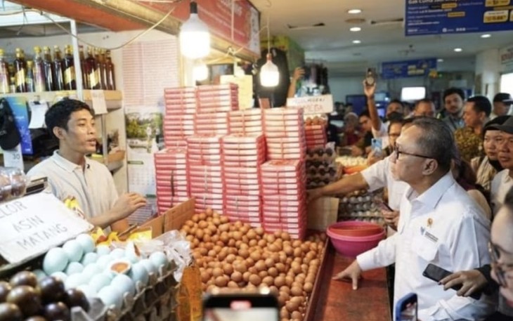 Mendag Zulhas saat Sidak Harga dan Bahan Pokok di Pasar Senen