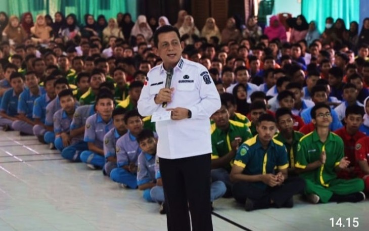 Gubernur Kepri H Ansar Ahmad    