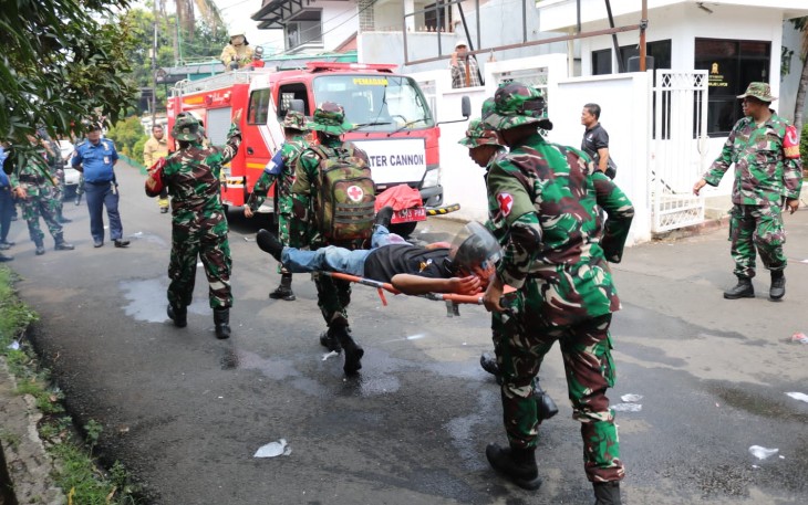 Danrem 052/Wijayakrama Menutup Latihan Lapangan Penanganan Konflik Sosial Kodim 0503/JB