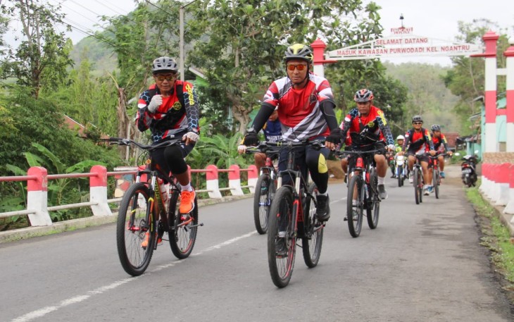 Gowes Seru Bersama Dandim 0806/Trenggalek dan Nggalek Cycling Club