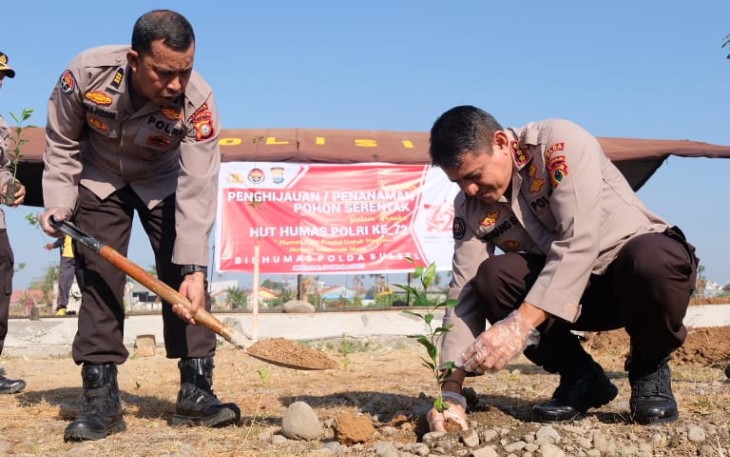 Bidhumas Polda Sulsel dan Polres Jajaran  Tanam 4545 Bibit Pohon