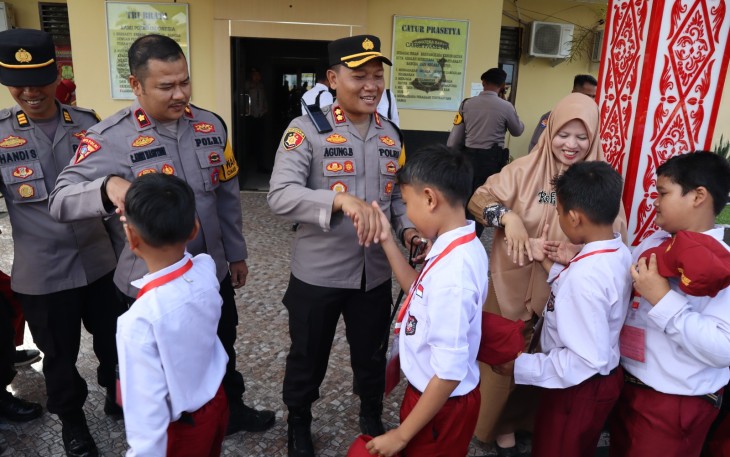 Pelajar SD El Ma’arif Boarding School Adakan Kunjungan ke Polres Pasaman Barat