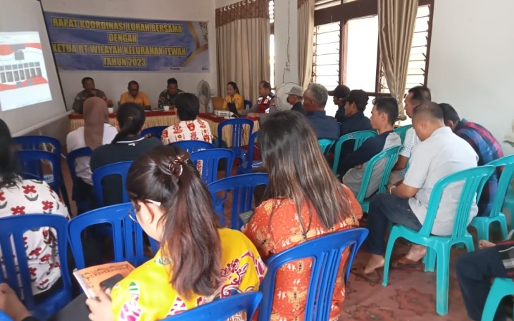 Babinsa Koramil Tewah saat Hadiri Rakor Pembentukan Kampung Pancasila, FKPM dan Revitalisasi Siskampling 