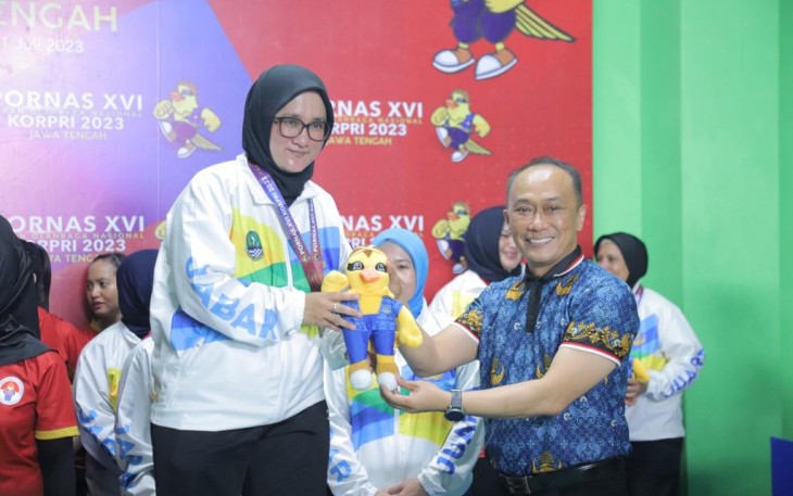 Pemberian medali