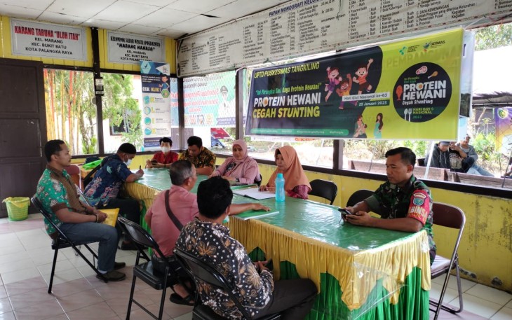 Babinsa Koramil 1016-02/Bukit Batu saat Bantu Mediasi Sengketa Tanah Warga 