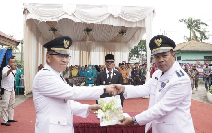 Bupati Limapuluh Kota, Safaruddin saat memberikan sambutan, seusai menyaksikan serah terima jabatan pejabat Camat Harau.