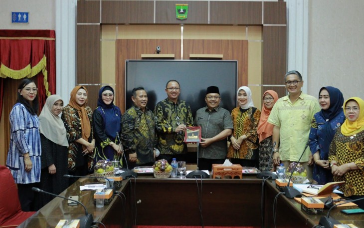 Sekdaprov Sumbar, Hansastri saat menerima kunjungan kerja Komisi X DPR RI di Istana Gubernur.