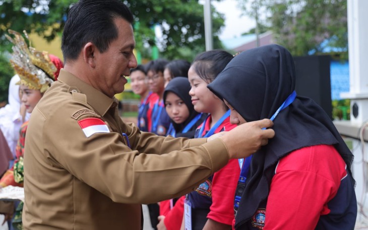 Gubernur Kepri H Ansar Ahmad  