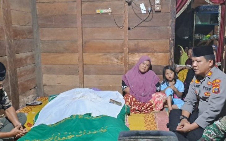 Kapolsek Batang Toru Melayat Kerumah Duka korban Hanyut di Sungai Parsariran