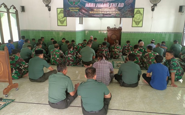 Kodim 0801/Pacitan menggelar doa bersama yang berlangsung di Masjid Nur Salaam Jl. Letjen Suprapto No. 42. Kab. Pacitan, Kamis (14/12/2023)