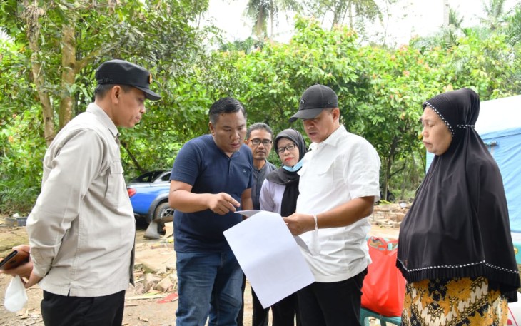 Bupati Batu Bara Kunjungi dan Renovasi Rumah Fitrawati