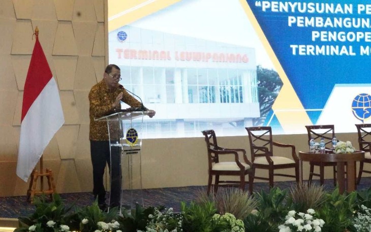 Direktur Prasarana Transportasi Jalan, Toni Tauladan saat membacakam sambutan Direktur Jenderal Perhubungan Darat