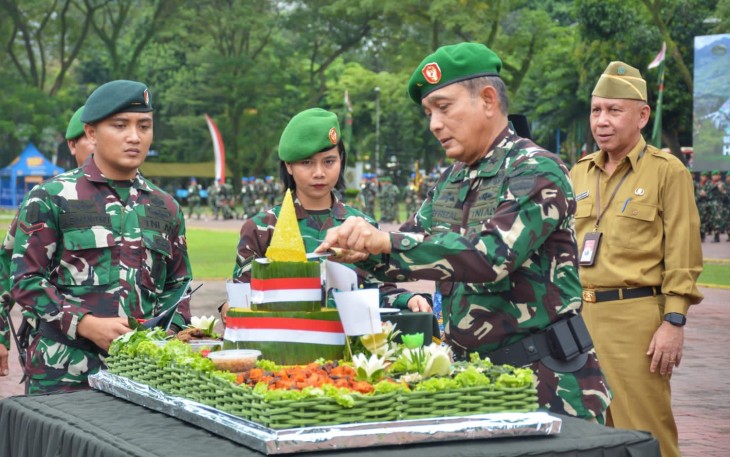  Kasdam I/BB, Brigjen TNI Refrizal saat memimpin upacara peringatan Hari Juang Infanteri ke-75 Tahun 2023 di Lapangan Benteng, Medan, Selasa (19/12/2023)