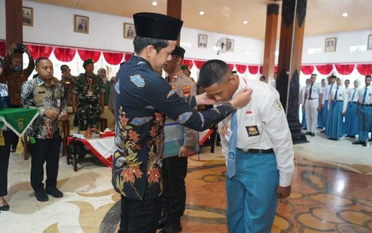 Wakil Bupati Trenggalek, Syah Muhammad Natanegara, saat menandai pembukaan pelatihan Pasukan Pengibar Bendera Pusaka (Paskibraka) Kabupaten Trenggalek tahun 2023, di Pendopo Manggala Praja Nugraha, Jum'at (4/8/2023).