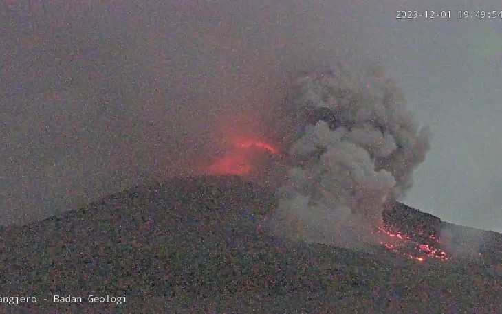 Gunung Merapi Muntahkan APG Sejauh 2000 Meter