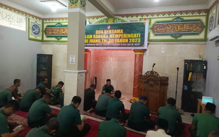 Dalam rangkaian memperingati hari juang TNI AD Ke-78, Korem 052/Wkr menggelar doa bersama yang dipimpin oleh Serka Sobirin di masjid Al Ikhlas Makorem Jl Boulevard Diponegoro no 108, Bencongan, Kelapa Dua, Kabupaten Tangerang, Kamis(14/12/2023)